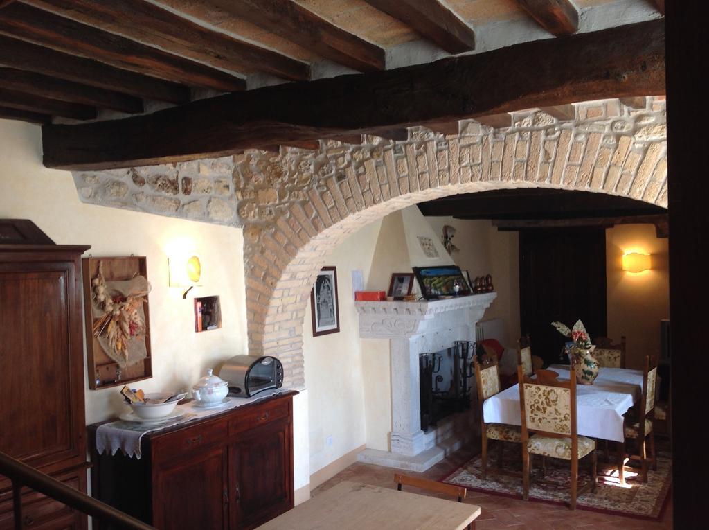 Agriturismo San Bartolomeo Montecchio  ภายนอก รูปภาพ